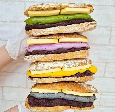 丑面包也能爆火，“丑经济学”正吃掉年轻人的钱包